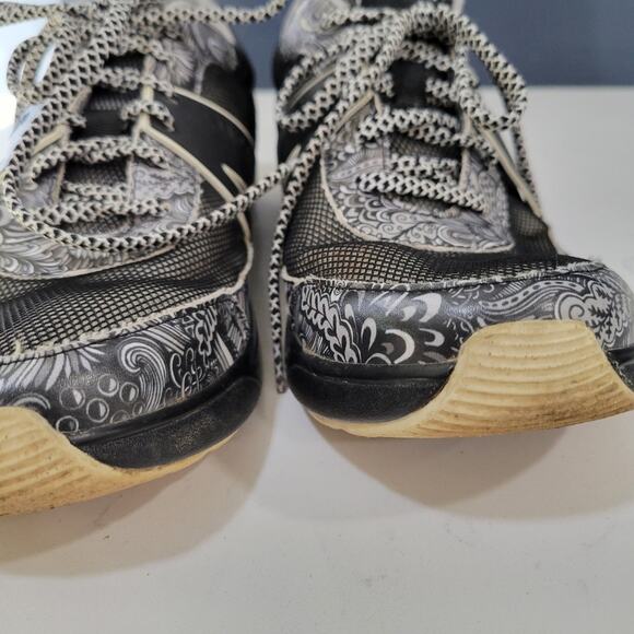 Traq by Alegria Qarma Sneaker In Wild Child Black and White Walking Snea… - Picture 6 of 15